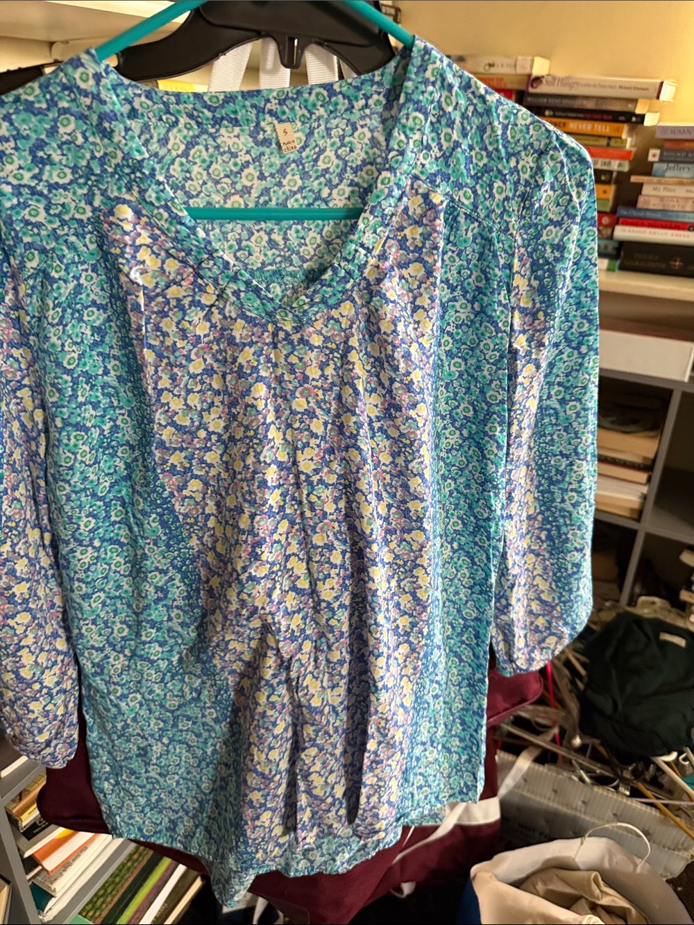 Source Unknown Blue Floral V-Neck Blouse